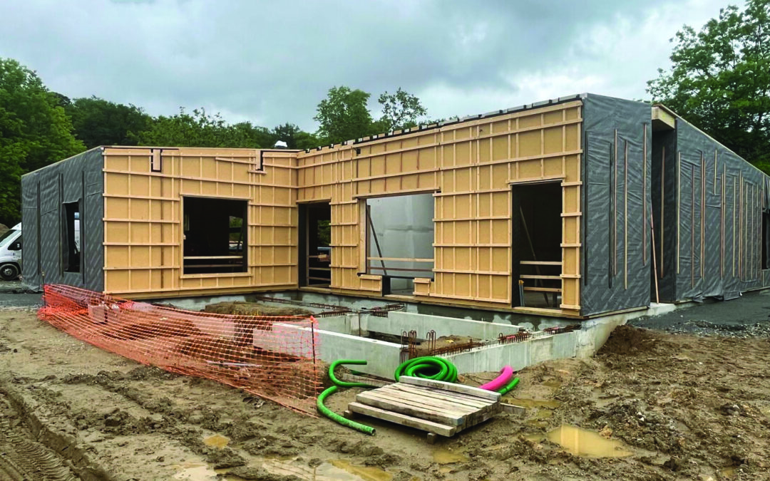 Inédit en France : Bâtiments neufs isolés en paille hachée